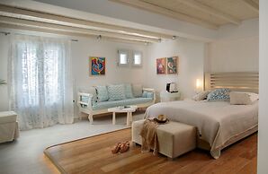 Iria Beach art hotel