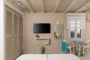 Iria Beach art hotel