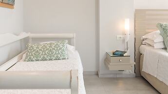 Iria Beach art hotel