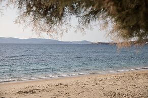 Iria Beach art hotel