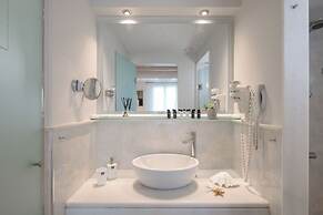 Iria Beach art hotel