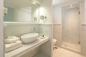 Iria Beach art hotel