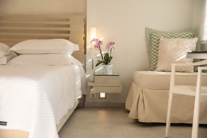 Iria Beach art hotel