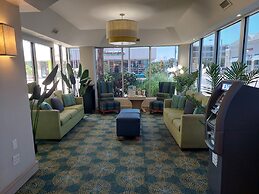 Comfort Suites Beachfront