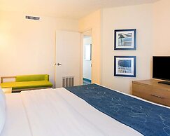 Comfort Suites Beachfront