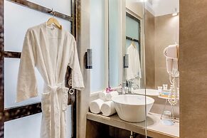 Whispering Palms Beach Resort