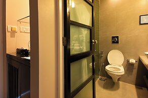 Whispering Palms Beach Resort