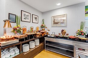 Whispering Palms Beach Resort