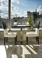 The Grand Magrath Hotel