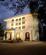 The Grand Magrath Hotel