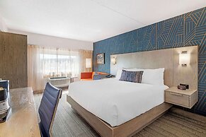 Best Western Plus Landmark Inn