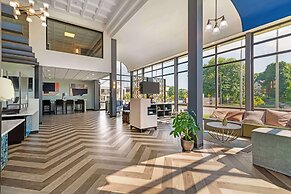 Best Western Plus Landmark Inn