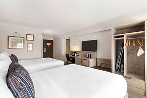 Best Western Plus Landmark Inn