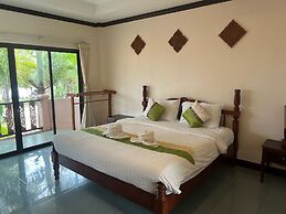 Lanta Seafront Resort