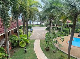 Lanta Seafront Resort