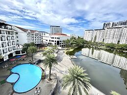 Flamingo Hotel by The Lake