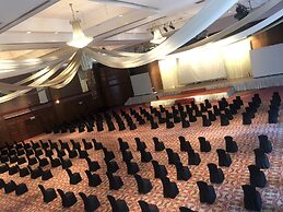 Flamingo Hotel by The Lake