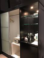 Flamingo Hotel by The Lake