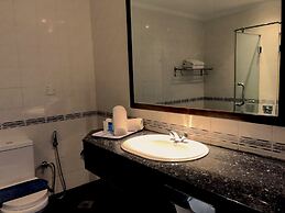 Flamingo Hotel by The Lake