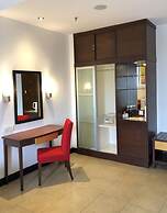 Flamingo Hotel by The Lake