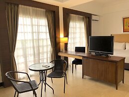 Flamingo Hotel by The Lake