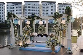 Flamingo Hotel by The Lake