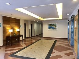 Flamingo Hotel by The Lake