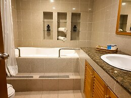 Flamingo Hotel by The Lake