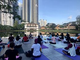 Flamingo Hotel by The Lake