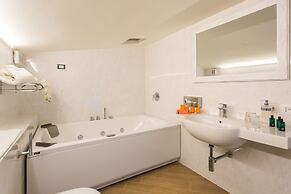 Marina Holiday Resort & Spa