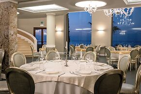 Marina Holiday Hotel & Spa
