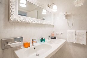 Marina Holiday Resort & Spa