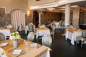 Marina Holiday Hotel & Spa