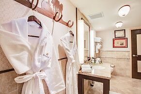 Overton Hotel and Conference Center