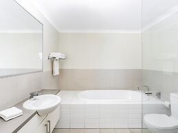 Mantra Geraldton