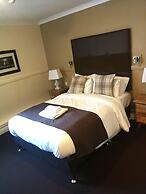 Honest Lawyer Hotel