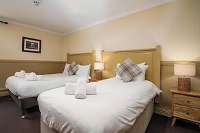 Honest Lawyer Hotel