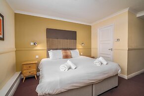 Honest Lawyer Hotel