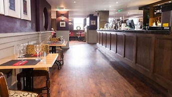 Honest Lawyer Hotel