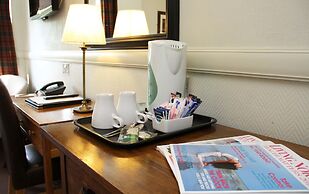 Honest Lawyer Hotel