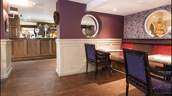 Honest Lawyer Hotel