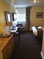 Honest Lawyer Hotel