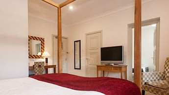 Honest Lawyer Hotel