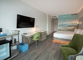 Coast Coal Harbour Vancouver Hotel by APA