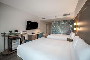 Coast Coal Harbour Vancouver Hotel by APA