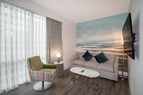 Coast Coal Harbour Vancouver Hotel by APA