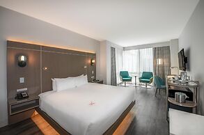 Coast Coal Harbour Vancouver Hotel by APA