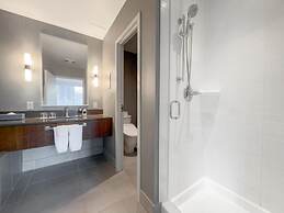 Coast Coal Harbour Vancouver Hotel by APA