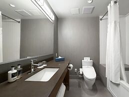 Coast Coal Harbour Vancouver Hotel by APA