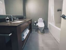 Coast Coal Harbour Vancouver Hotel by APA